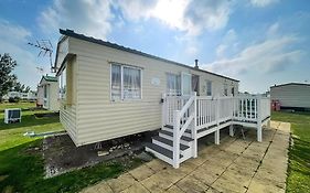 Caravan For Hire At St Osyth Beach Holiday Park In Essex Ref 28107Y