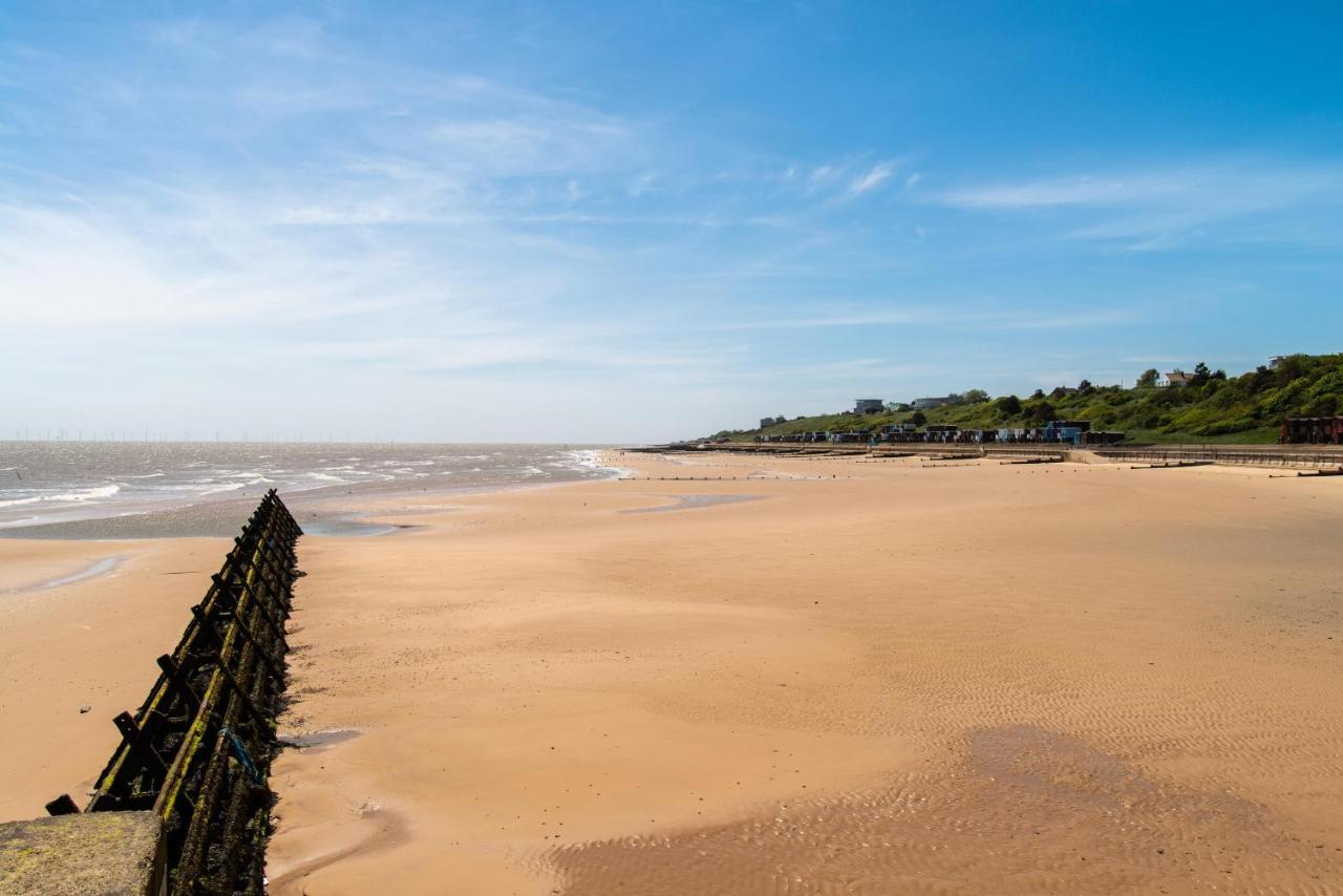 Caravan For Hire At St Osyth Beach Holiday Park In Essex Ref 28107Y Clacton-on-Sea Exterior photo