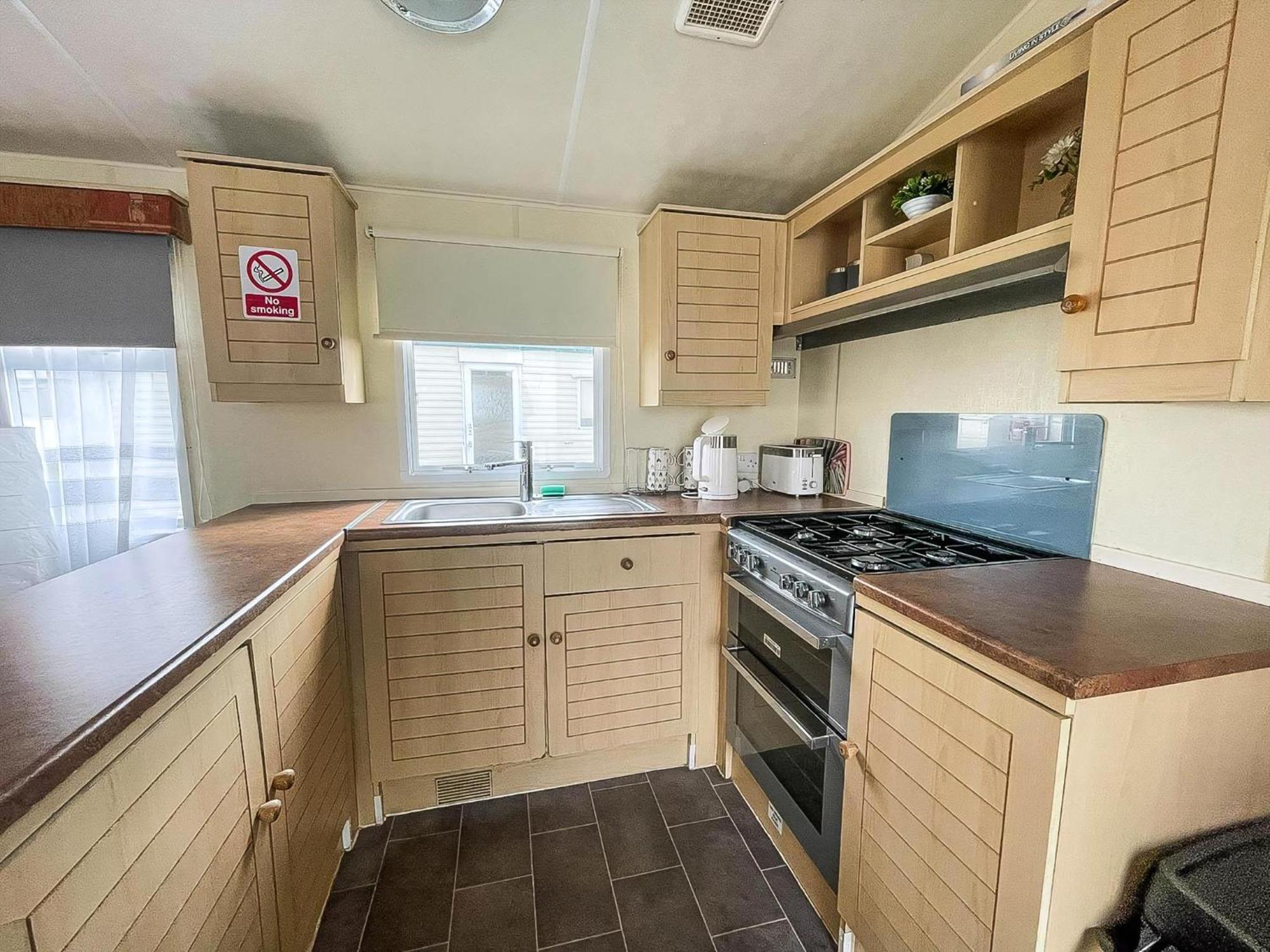 Caravan For Hire At St Osyth Beach Holiday Park In Essex Ref 28107Y Clacton-on-Sea Exterior photo