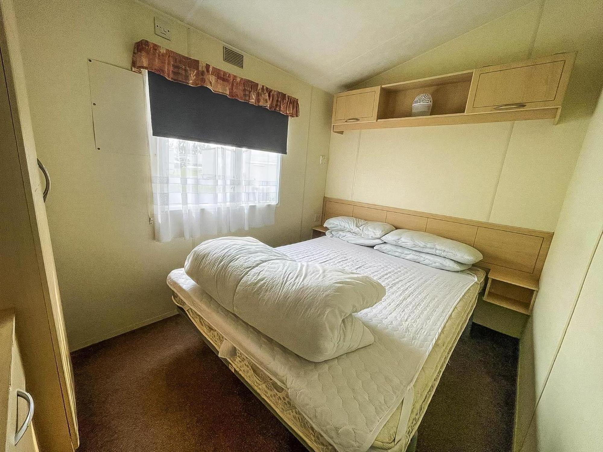 Caravan For Hire At St Osyth Beach Holiday Park In Essex Ref 28107Y Clacton-on-Sea Exterior photo